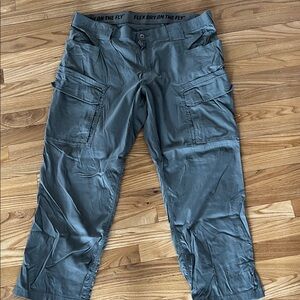 Duluth Trading Co Gray Relaxed Fit Pants 40x32 relaxed fit. Flex dry on the fly